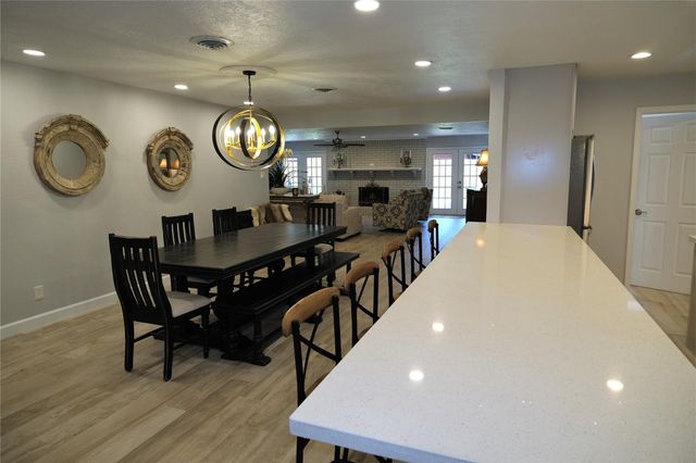 7713 Valley View Lane, Houston, TX 77074