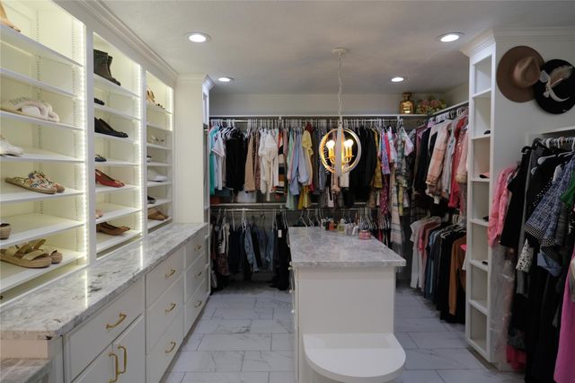 7713 Valley View Lane, Houston, TX 77074