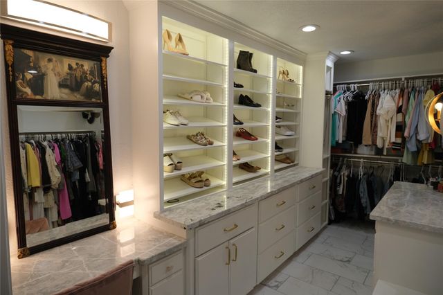 7713 Valley View Lane, Houston, TX 77074