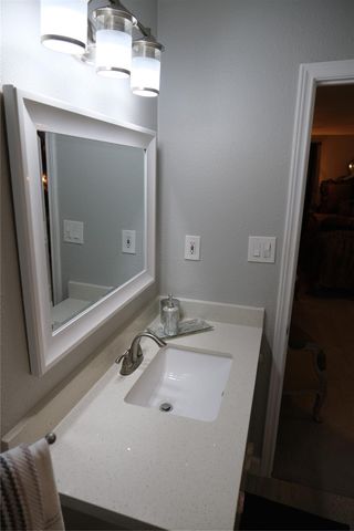 7713 Valley View Lane, Houston, TX 77074