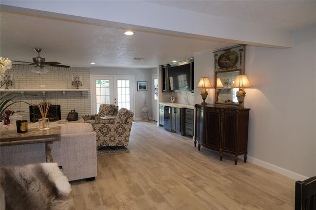 7713 Valley View Lane, Houston, TX 77074