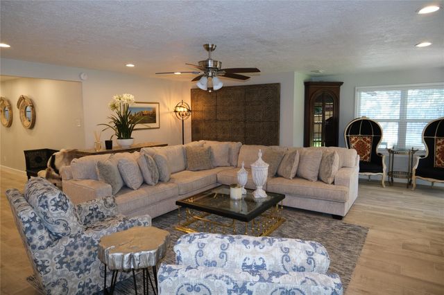7713 Valley View Lane, Houston, TX 77074