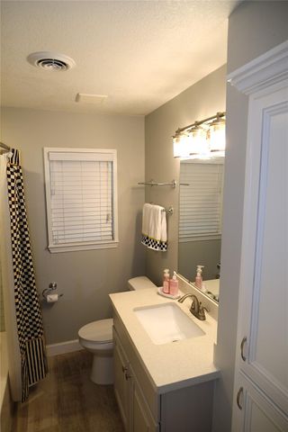 7713 Valley View Lane, Houston, TX 77074