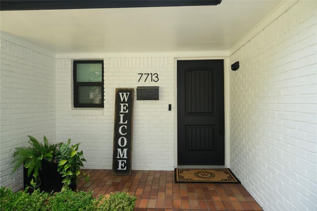 7713 Valley View Lane, Houston, TX 77074