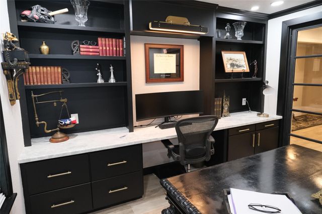 7713 Valley View Lane, Houston, TX 77074