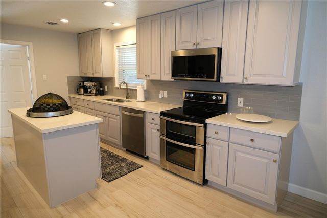 7713 Valley View Lane, Houston, TX 77074