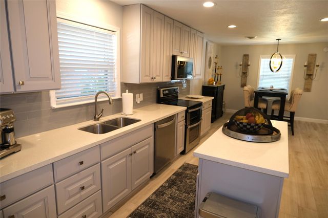 7713 Valley View Lane, Houston, TX 77074