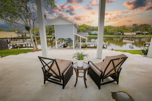 1493 County Road 291, Sargent, TX 77414