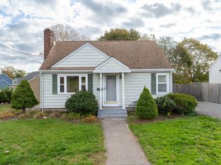 804 County St, Somerset, MA 02726