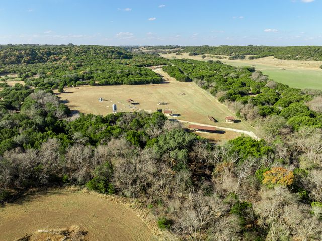 228 Private Road 2122, Meridian, TX 76665