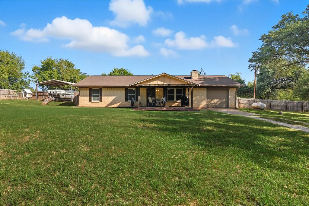217 English Court, Springtown, TX 76082