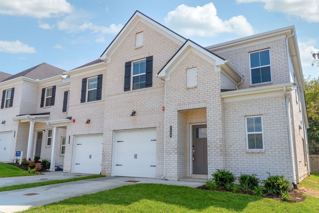 204 Douglas Bend Rd Unit 704, Gallatin, TN 37066