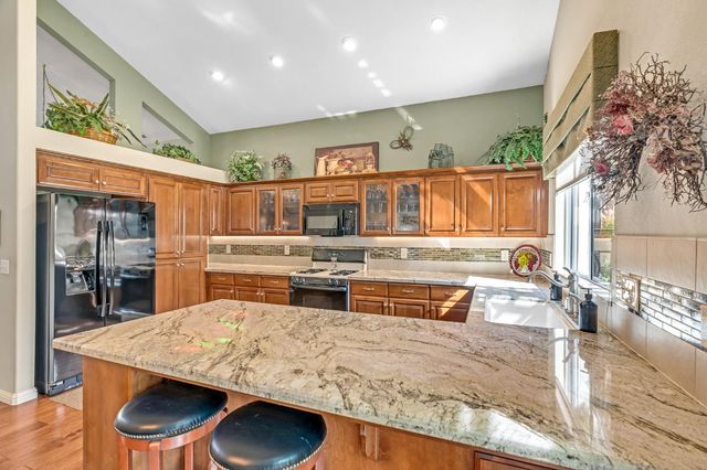 10223 River Park Cir, Stockton, CA 95209