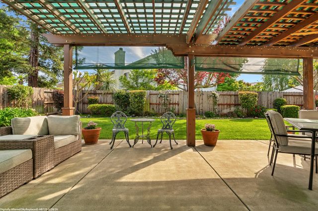 10223 River Park Cir, Stockton, CA 95209