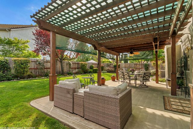 10223 River Park Cir, Stockton, CA 95209