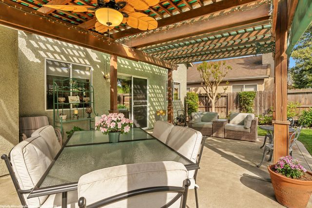 10223 River Park Cir, Stockton, CA 95209