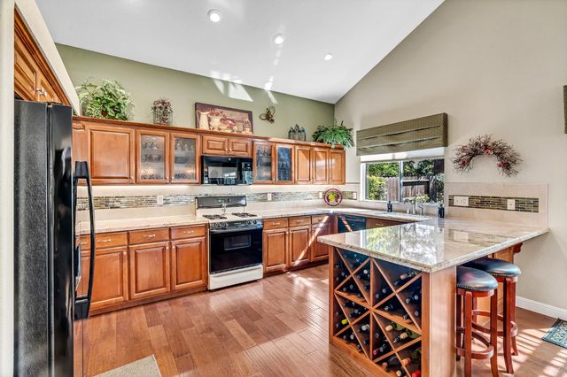 10223 River Park Cir, Stockton, CA 95209