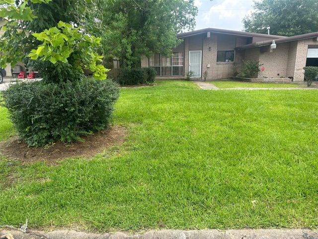 9330 Laura Koppe Road, Houston, TX 77078