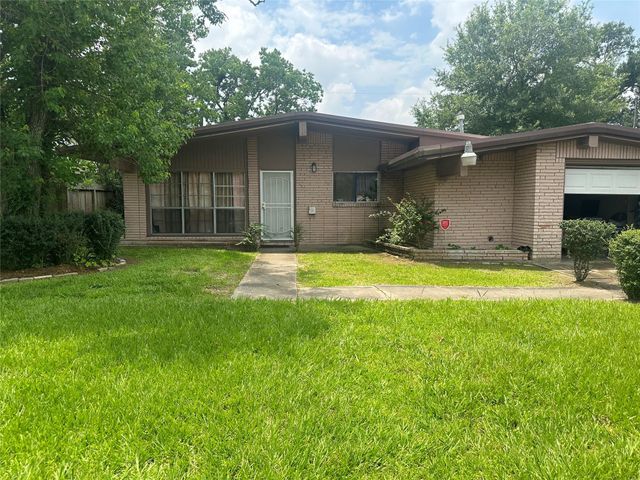 9330 Laura Koppe Road, Houston, TX 77078