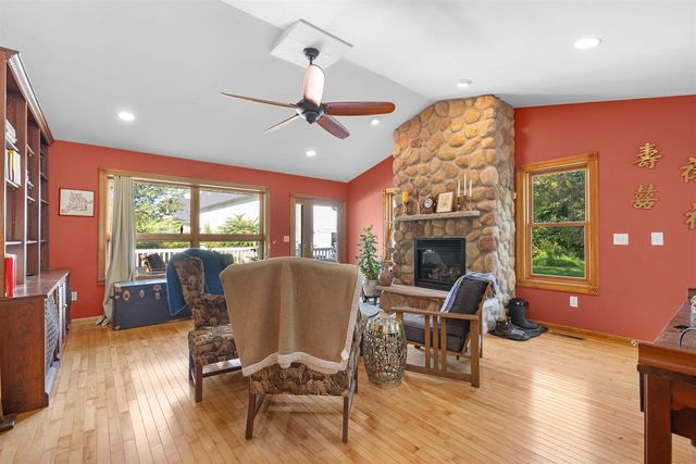 1610 Town Hall Road, Beloit, WI 53511