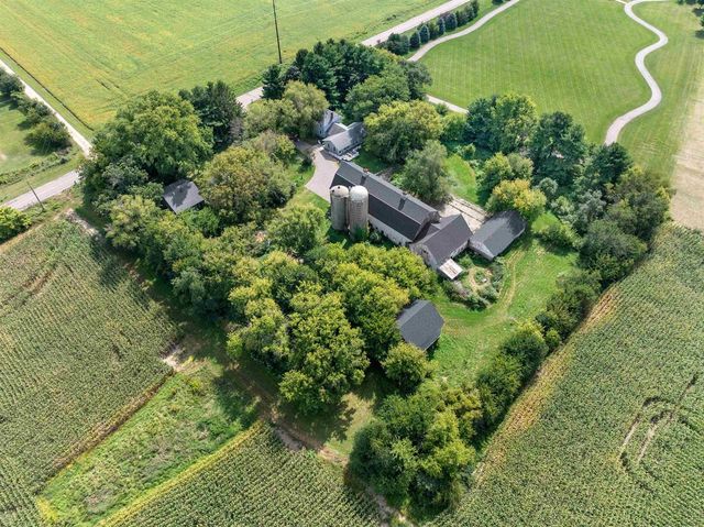 1610 Town Hall Road, Beloit, WI 53511