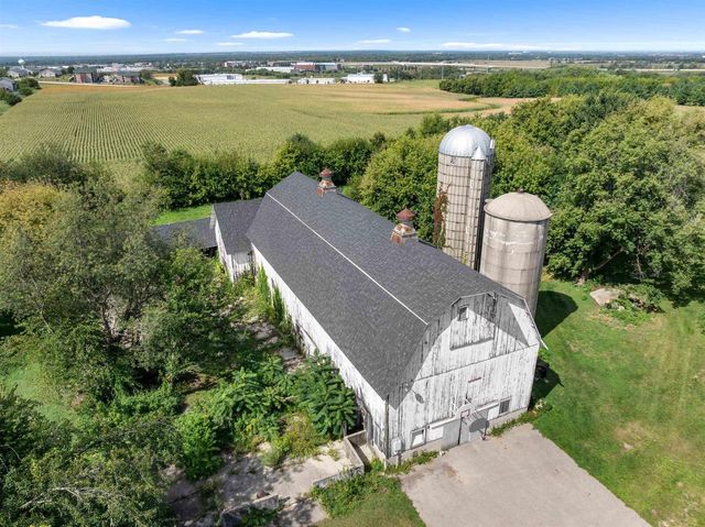 1610 Town Hall Road, Beloit, WI 53511