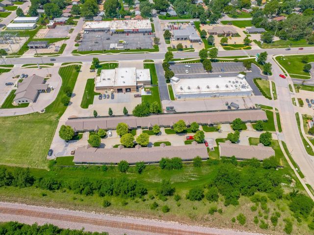 201 E Karla Ave, Haysville, KS 67060