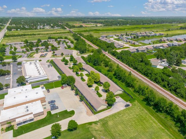 201 E Karla Ave, Haysville, KS 67060