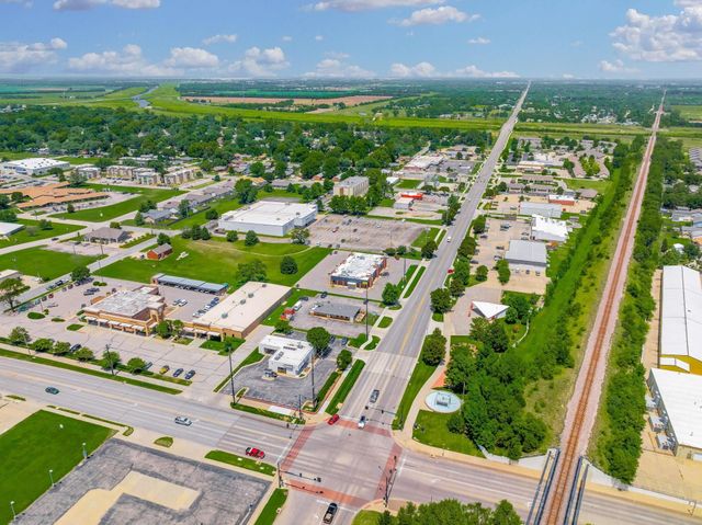 201 E Karla Ave, Haysville, KS 67060