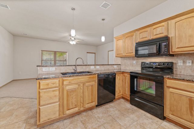 201 E Karla Ave, Haysville, KS 67060