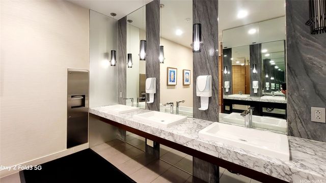 987 Queen Street 3412, Honolulu, HI 96814