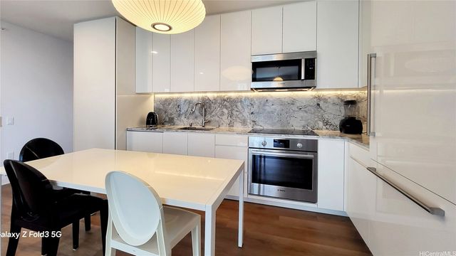 987 Queen Street 3412, Honolulu, HI 96814