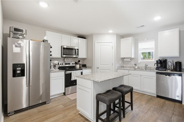 1055 S Depot Street, Seneca, SC 29678