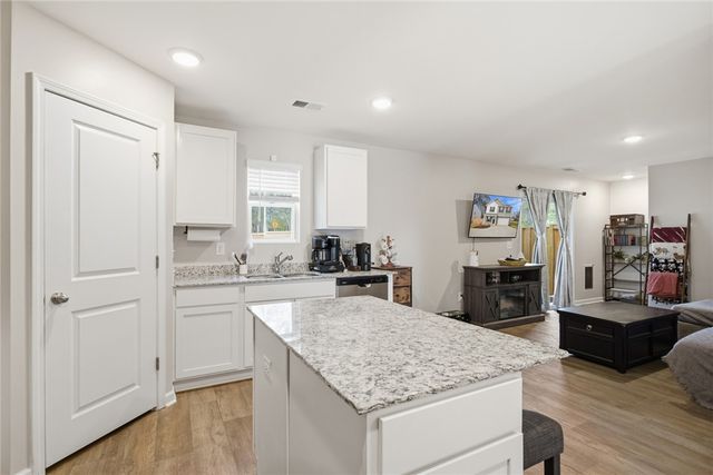 1055 S Depot Street, Seneca, SC 29678