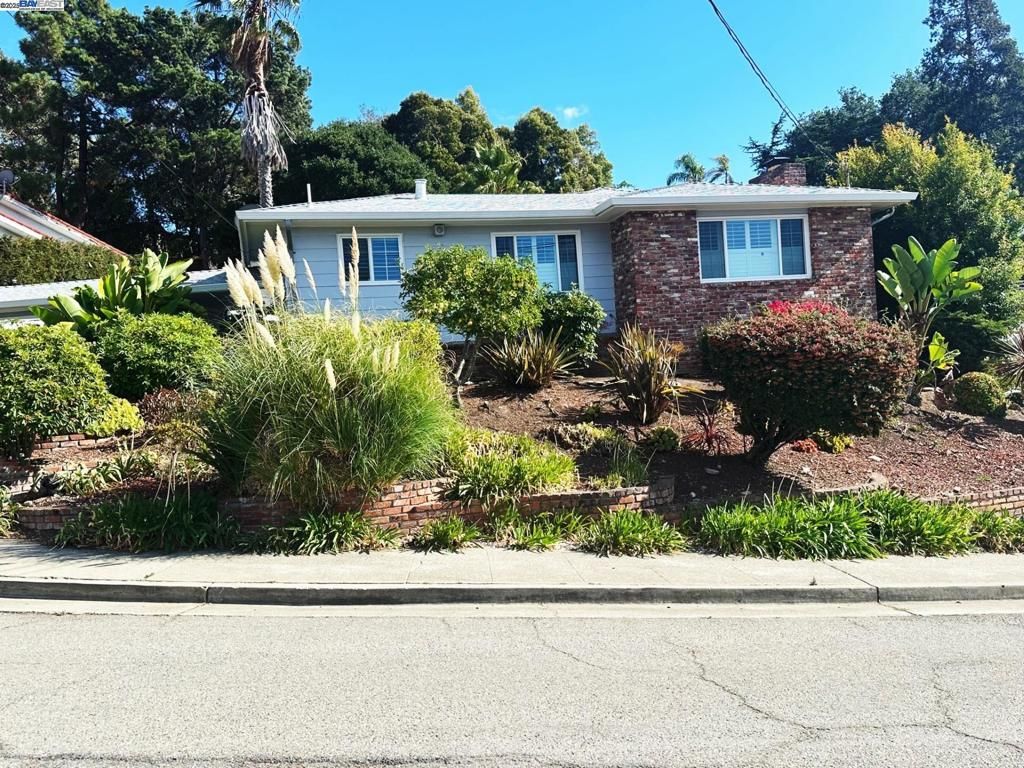 2 Sequoyah View Drive, Oakland, CA 94605