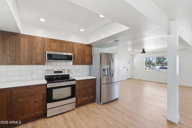 1 N COTTONWOOD Drive, Gilbert, AZ 85234