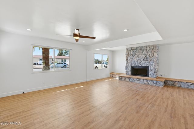 1 N COTTONWOOD Drive, Gilbert, AZ 85234