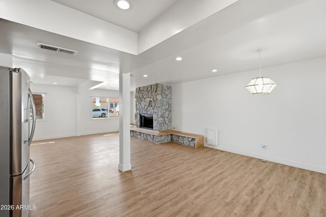 1 N COTTONWOOD Drive, Gilbert, AZ 85234