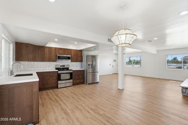1 N COTTONWOOD Drive, Gilbert, AZ 85234
