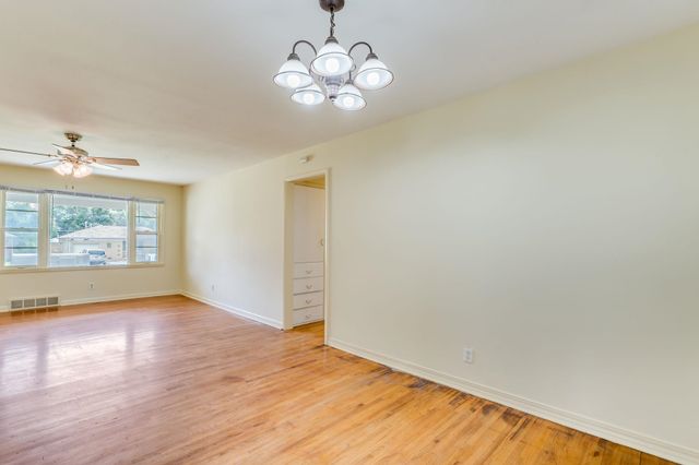 1737 Drollinger St, Wichita, KS 67218