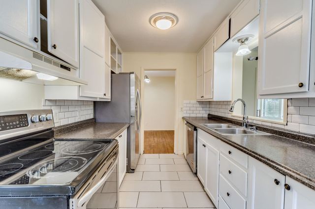 1737 Drollinger St, Wichita, KS 67218