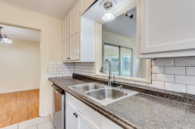 1737 Drollinger St, Wichita, KS 67218