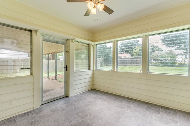 1737 Drollinger St, Wichita, KS 67218