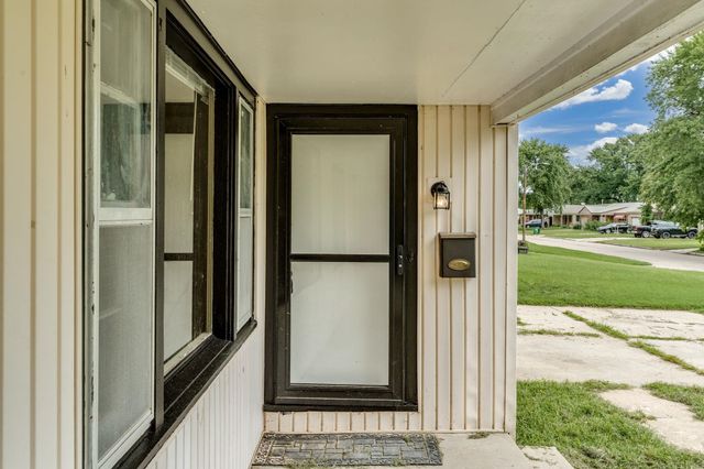 1737 Drollinger St, Wichita, KS 67218