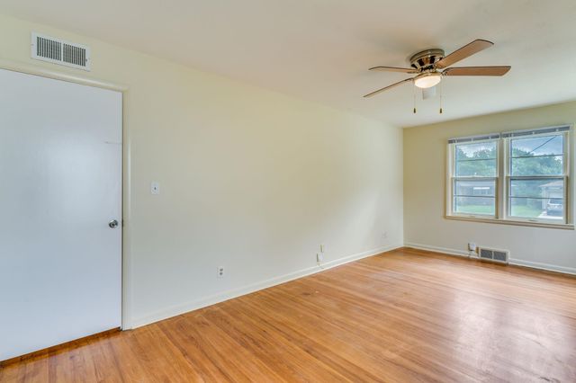 1737 Drollinger St, Wichita, KS 67218