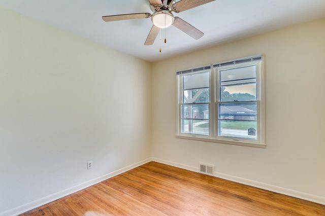 1737 Drollinger St, Wichita, KS 67218