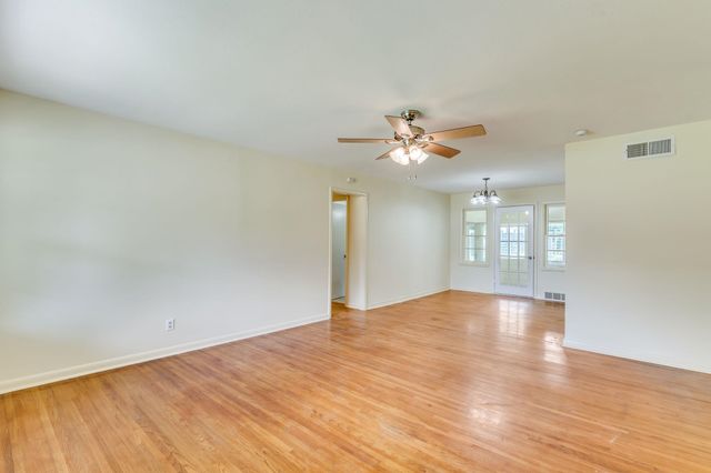 1737 Drollinger St, Wichita, KS 67218