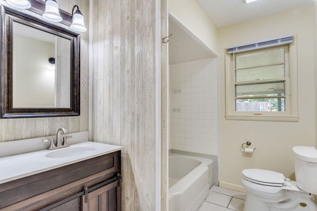 1737 Drollinger St, Wichita, KS 67218