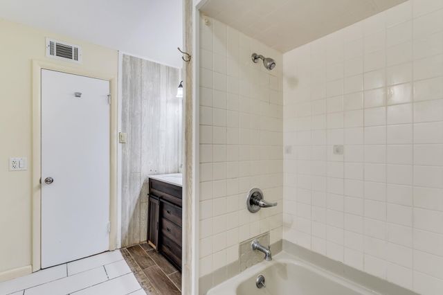 1737 Drollinger St, Wichita, KS 67218