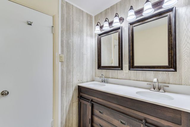 1737 Drollinger St, Wichita, KS 67218